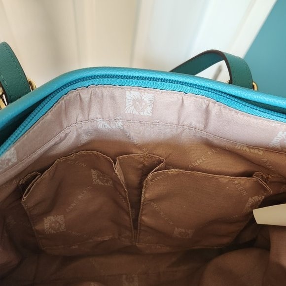 Anne Klein ● Linen Tote with Card Case - Picture 4 of 5